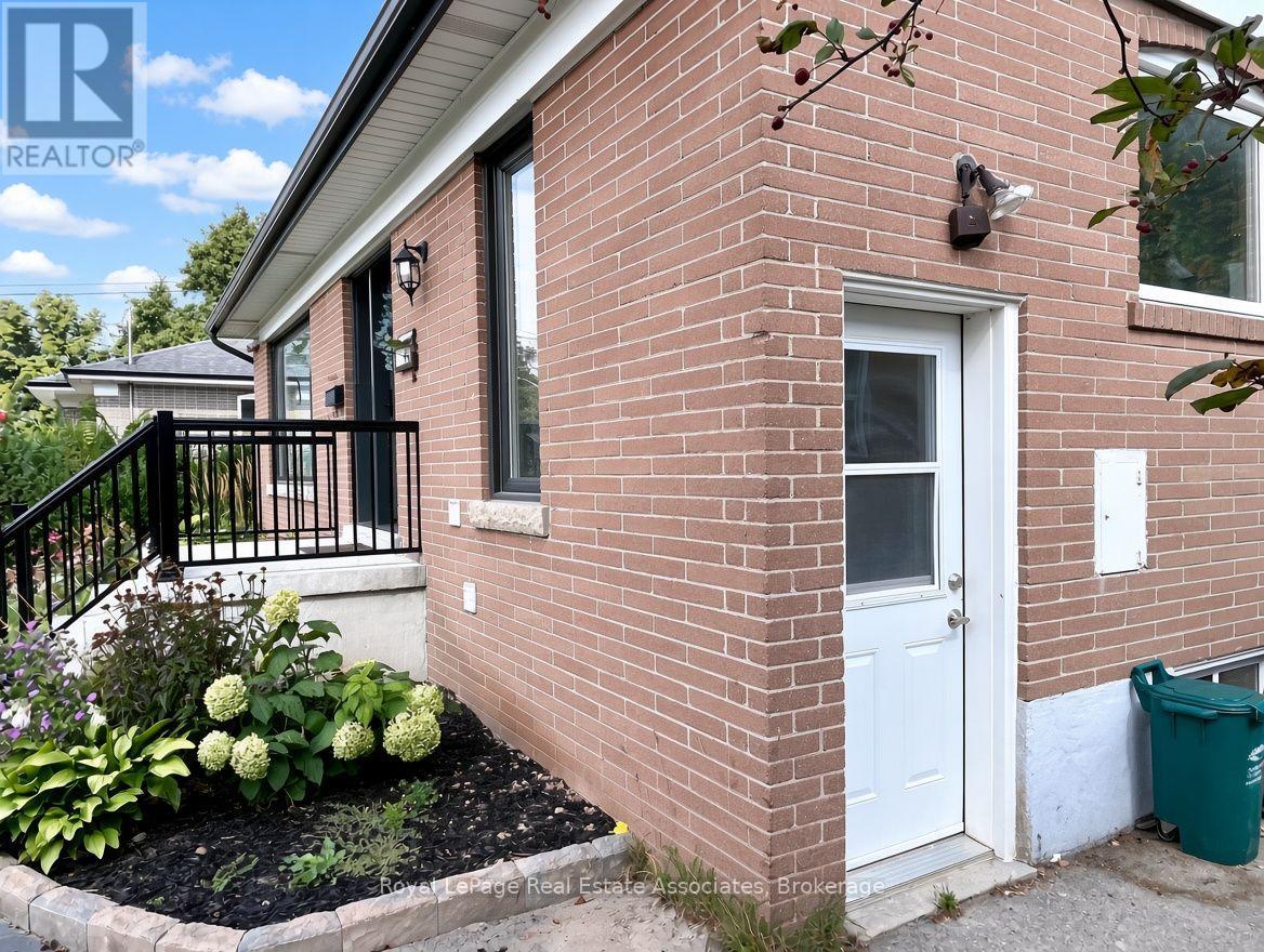 10 ELIZABETH STREET, Halton Hills (Georgetown) — photo 2