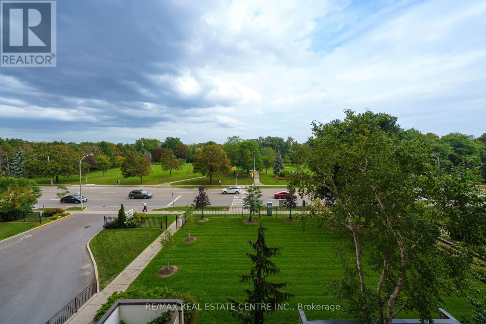 314 - 362 THE EAST MALL DRIVE, Toronto (Islington-City Centre West) — photo 2