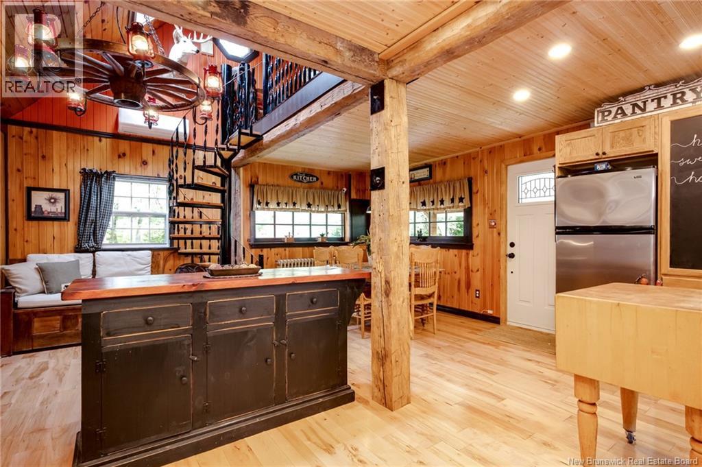 672 Lakefield Road - 10