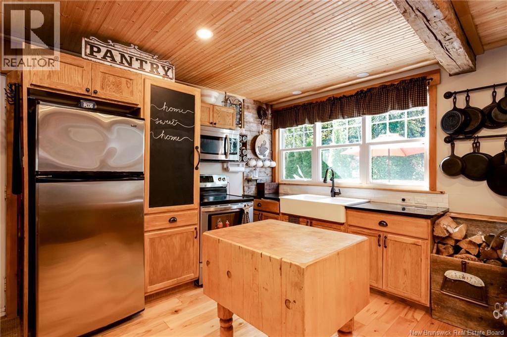 672 Lakefield Road - 11