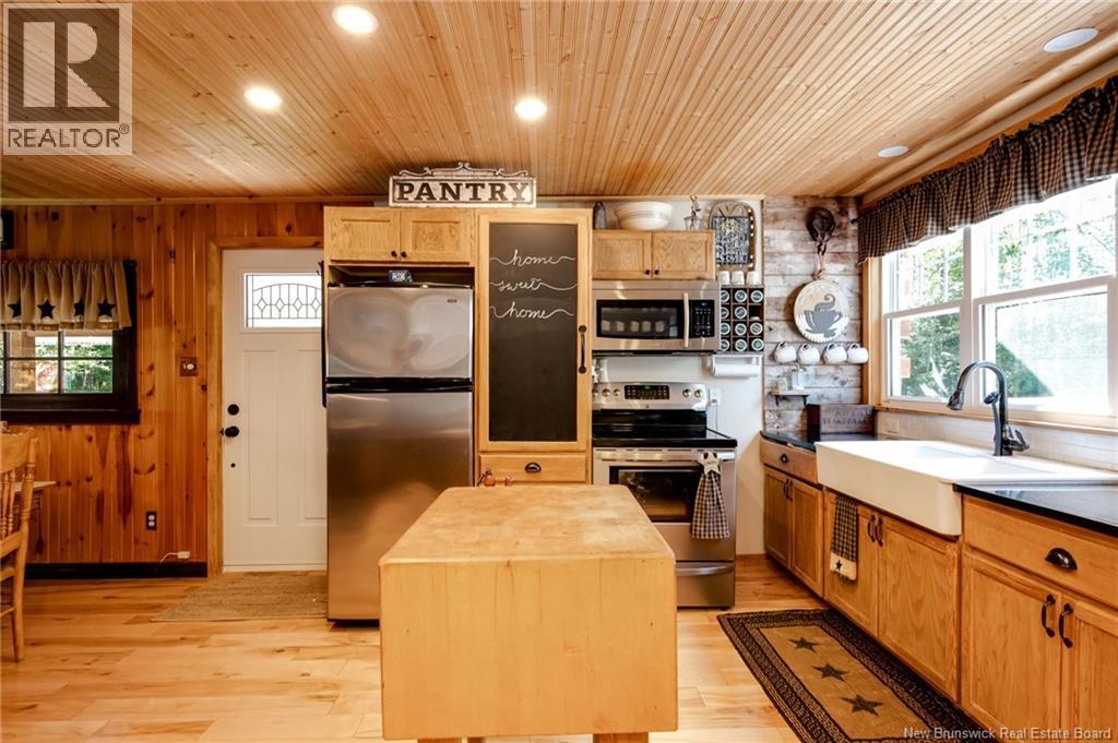 672 Lakefield Road - 12