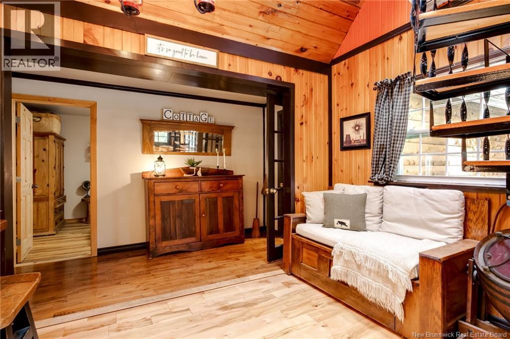 672 Lakefield Road - 13