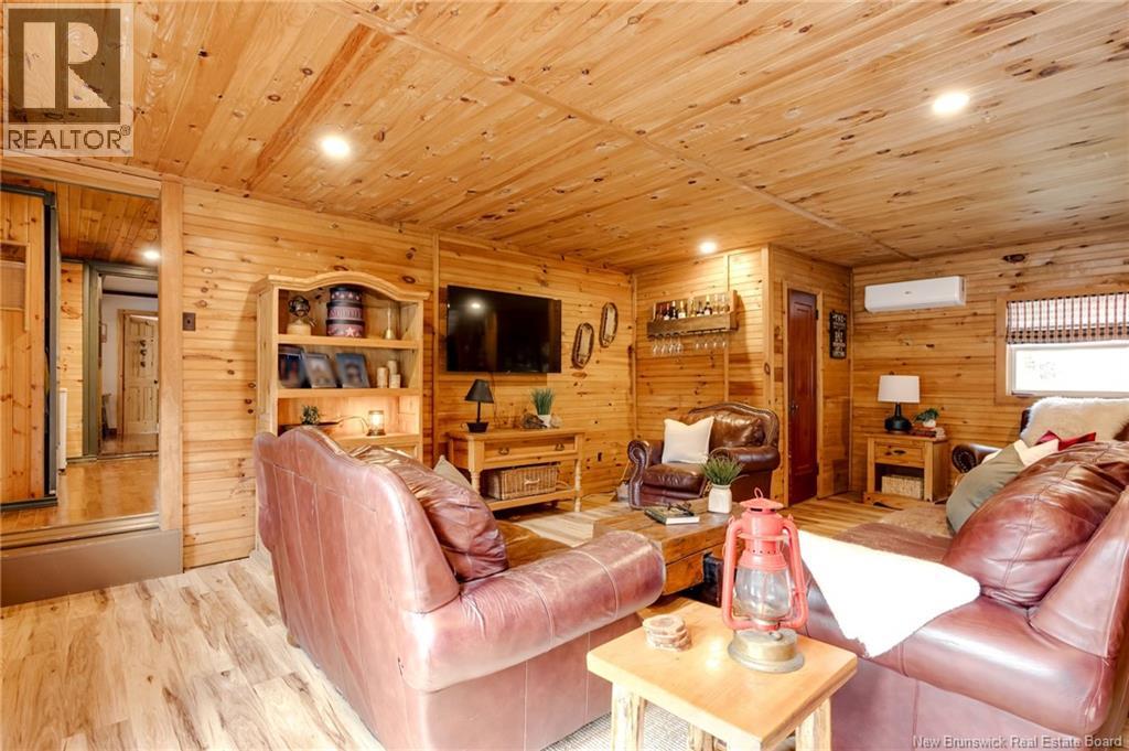 672 Lakefield Road - 28
