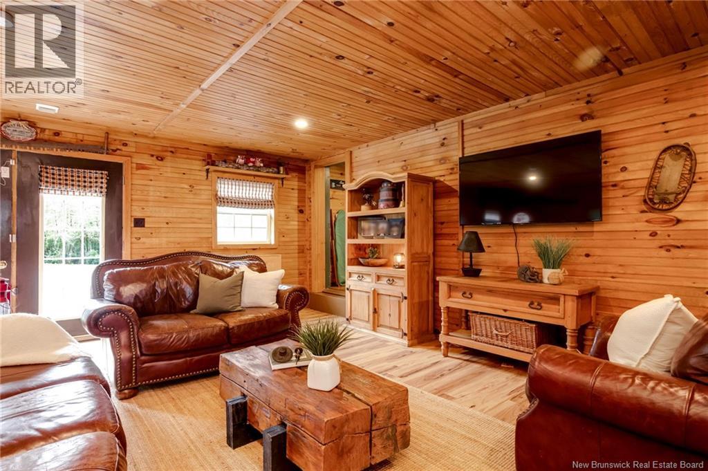 672 Lakefield Road - 30