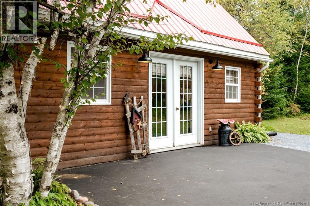 672 Lakefield Road - 39