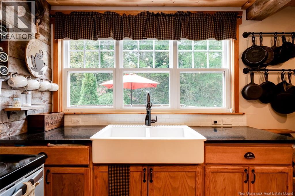 672 Lakefield Road - 7