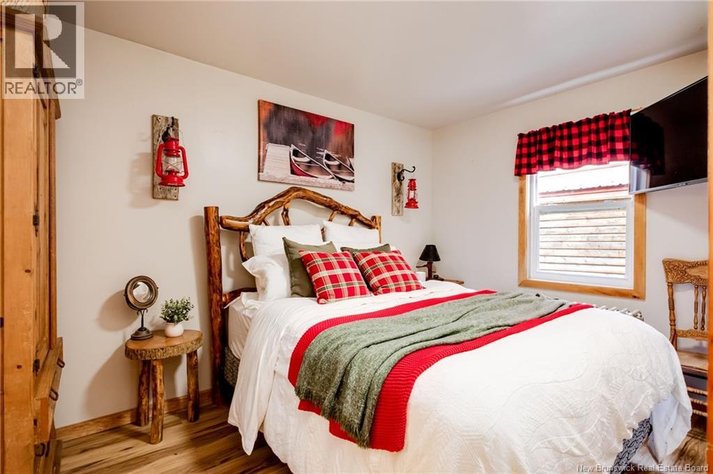 672 Lakefield Road - Image 15