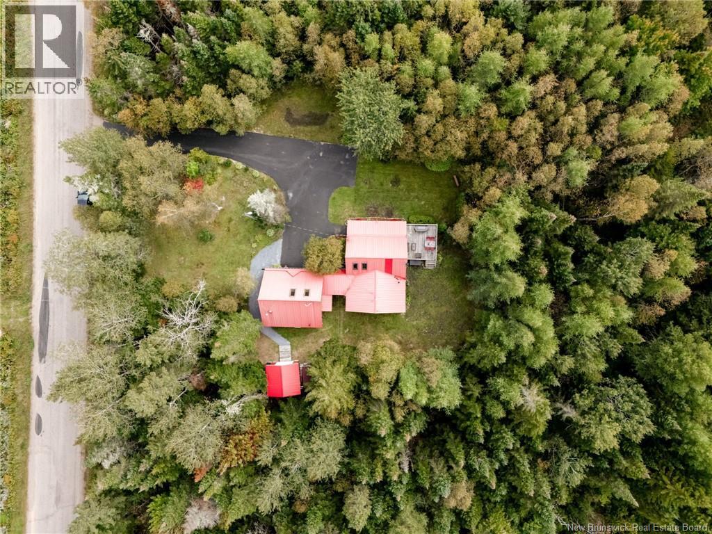 672 Lakefield Road - 44