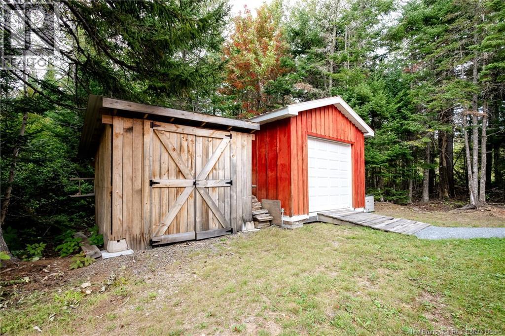 672 Lakefield Road - 42