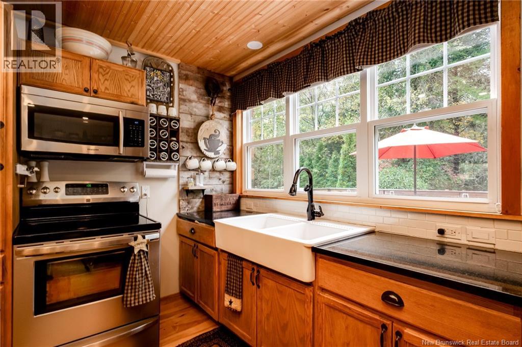 672 Lakefield Road - 8