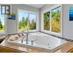 2835 Olympic Rd, Qualicum Beach, BC V9K2L8 Photo 42