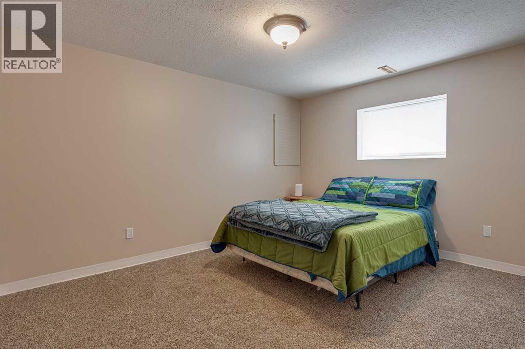 Listing photo – 4 Ing Close, Red Deer
