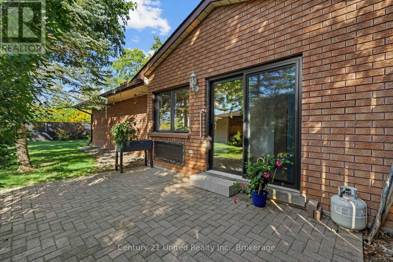 #10 36 CHAMPLAIN CRESCENT - Image 20
