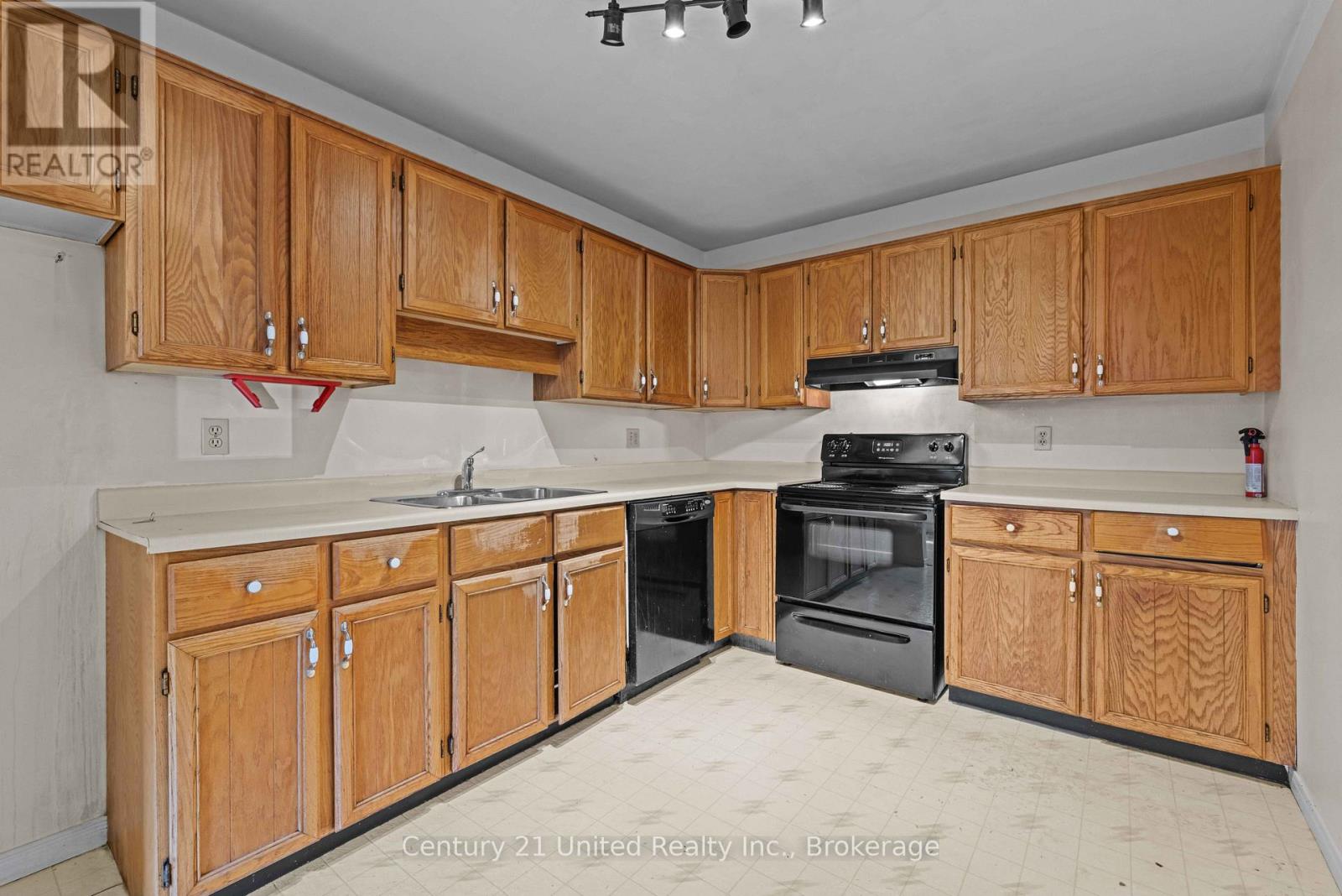 10 - 36 CHAMPLAIN CRESCENT, Peterborough (Northcrest Ward 5) — photo 4