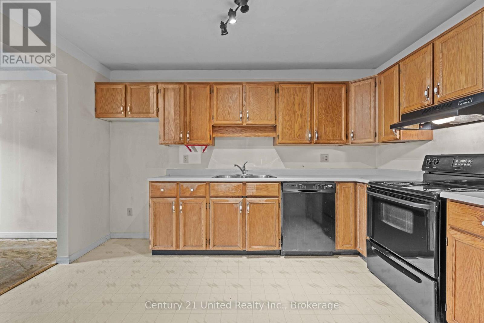 10 - 36 CHAMPLAIN CRESCENT, Peterborough (Northcrest Ward 5) — photo 5