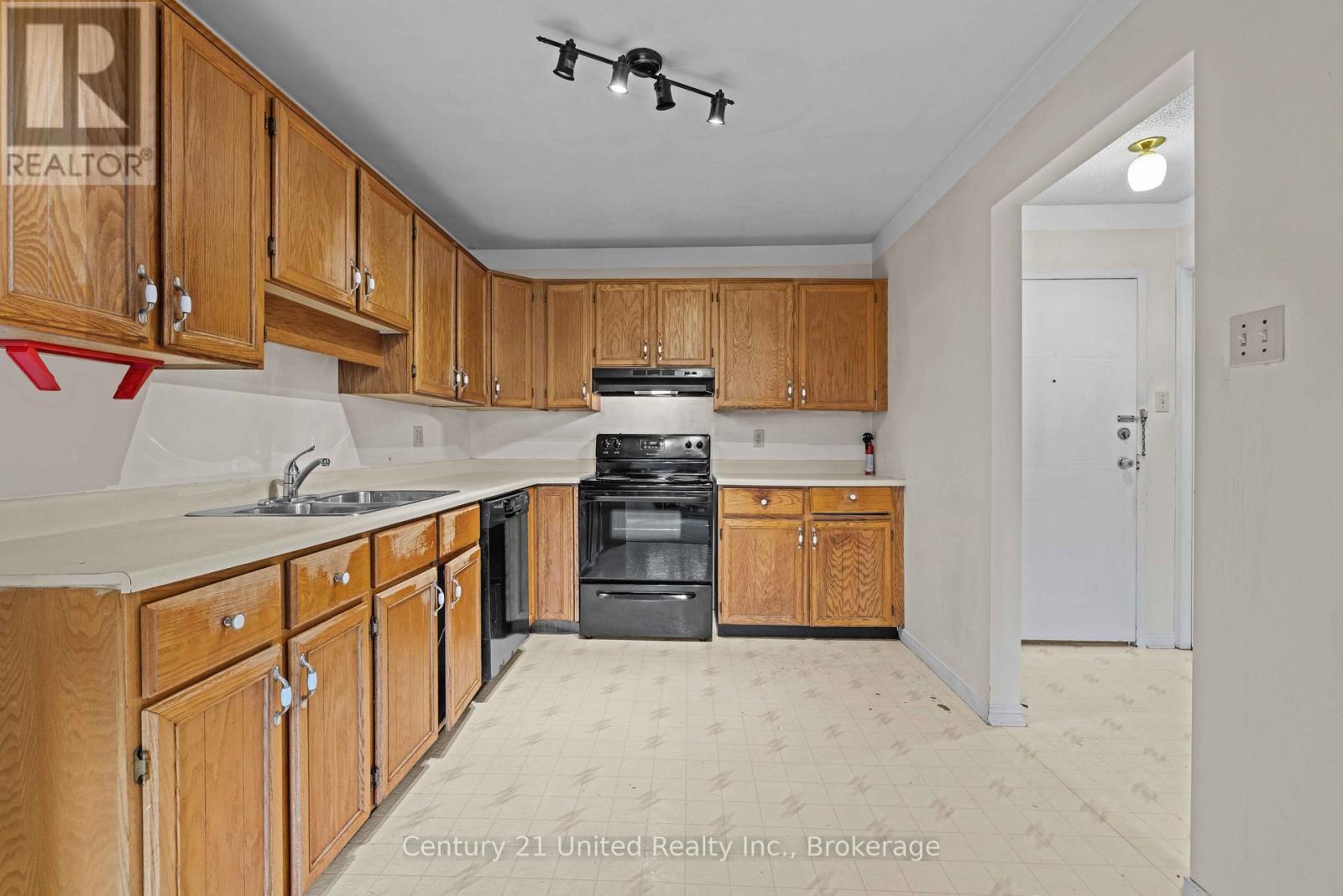 10 - 36 CHAMPLAIN CRESCENT, Peterborough (Northcrest Ward 5) — photo 6
