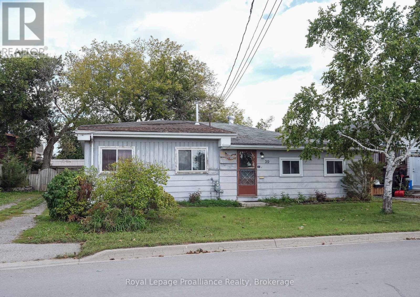 39 CENTRE STREET, Belleville (Belleville Ward)