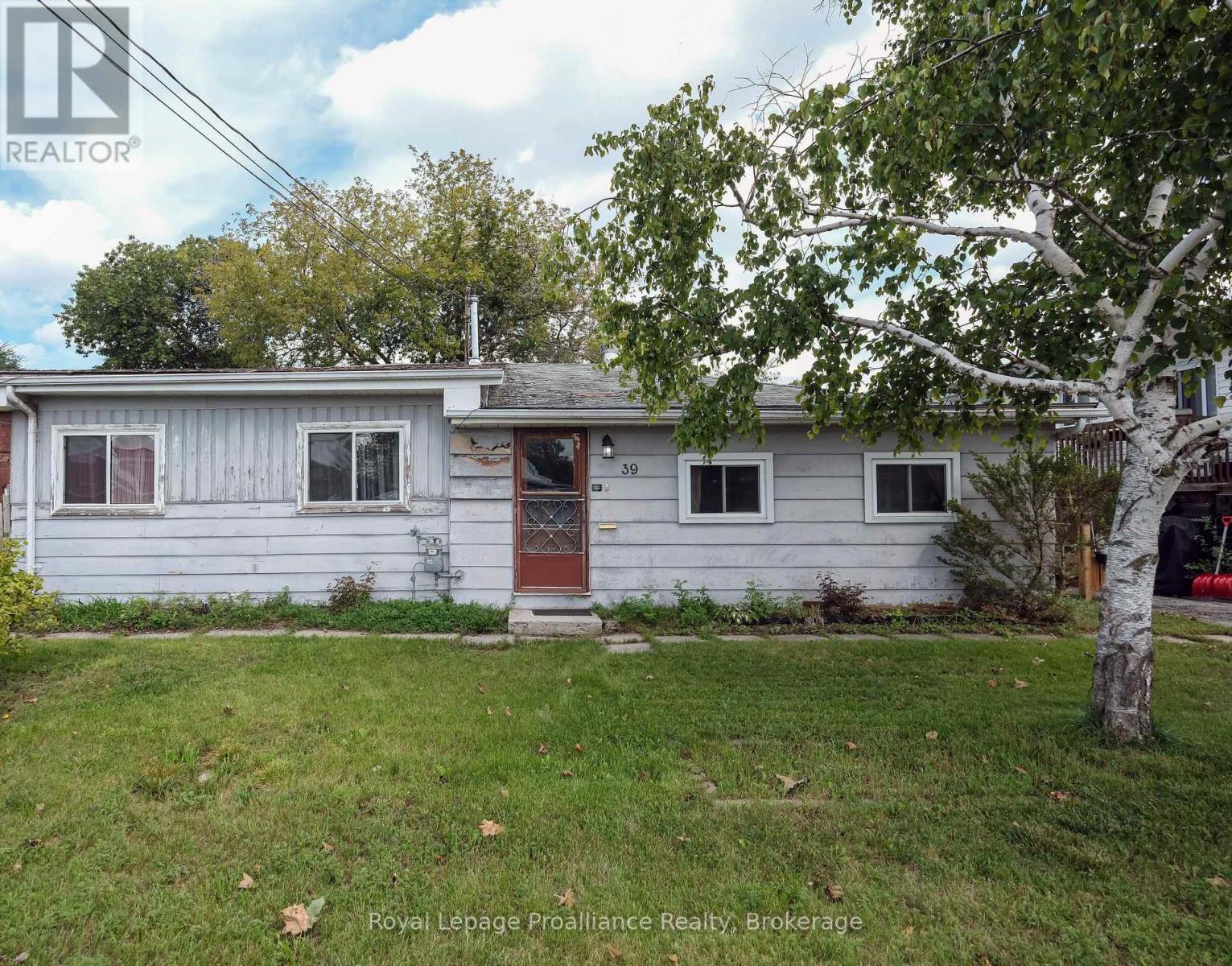 39 CENTRE STREET, Belleville (Belleville Ward) — photo 3