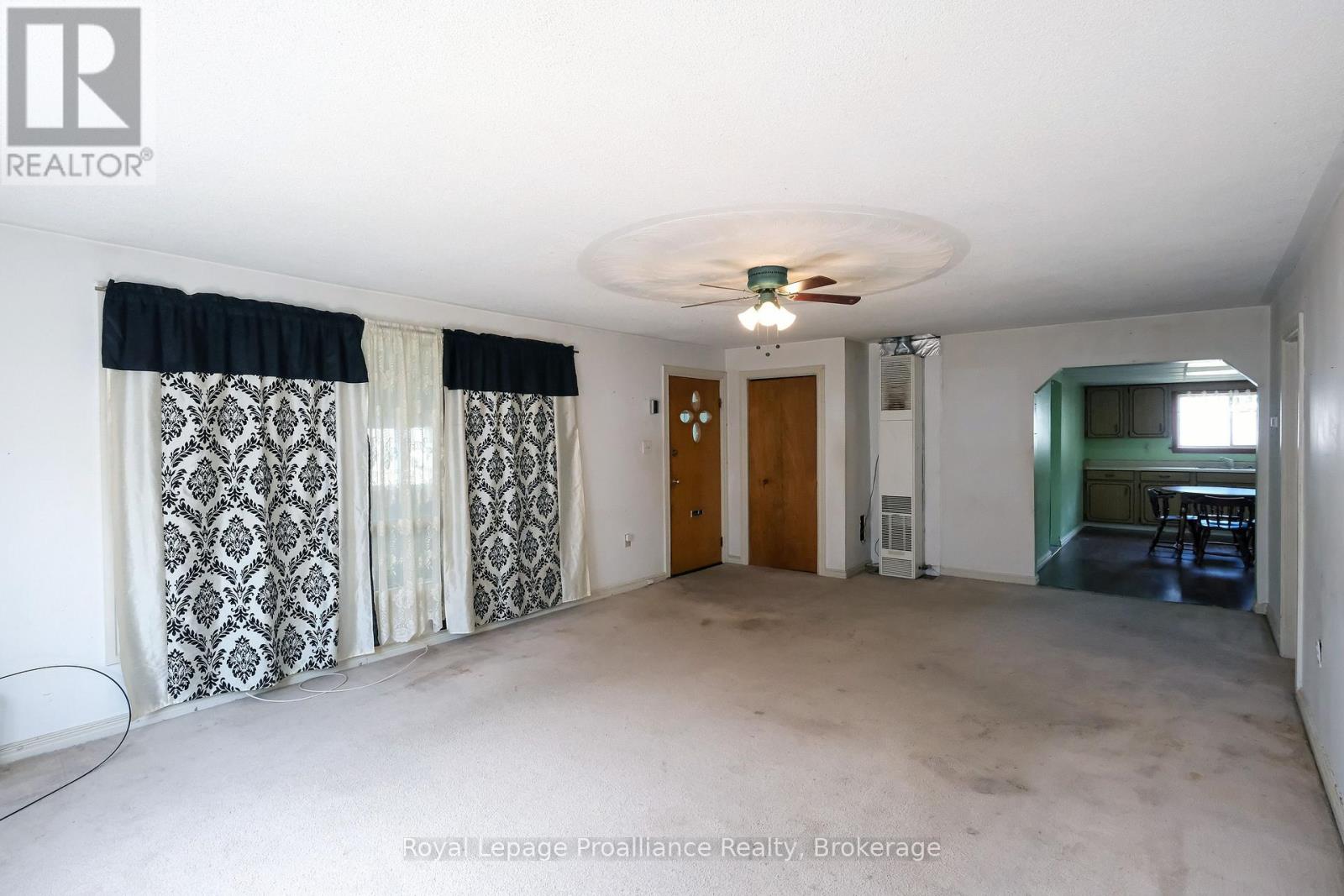 39 CENTRE STREET, Belleville (Belleville Ward) — photo 6