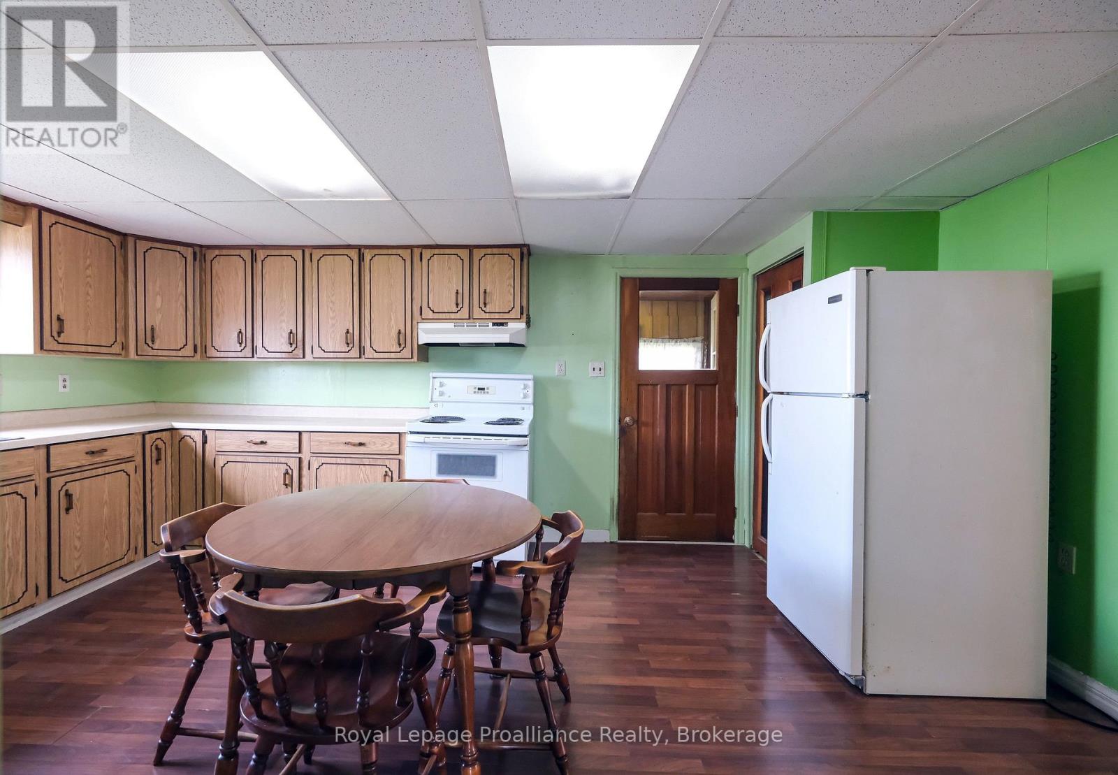 39 CENTRE STREET, Belleville (Belleville Ward) — photo 8