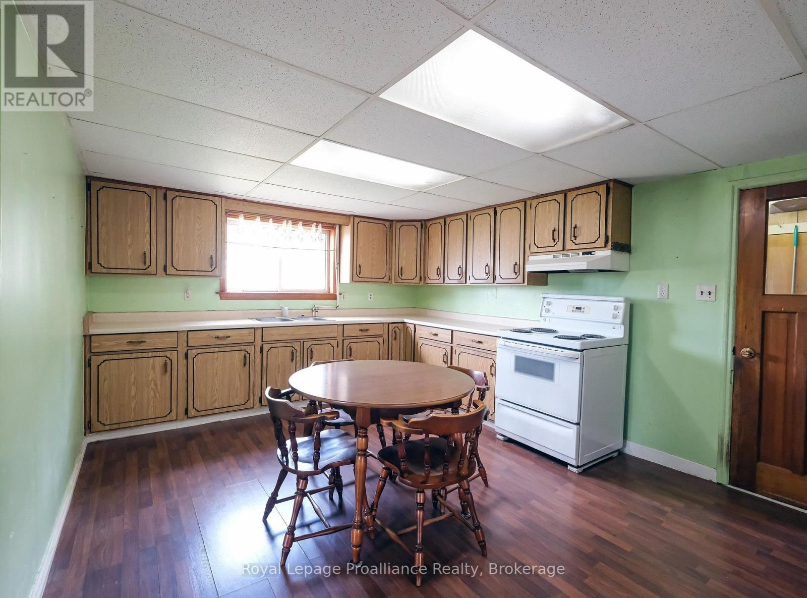 39 CENTRE STREET, Belleville (Belleville Ward) — photo 9