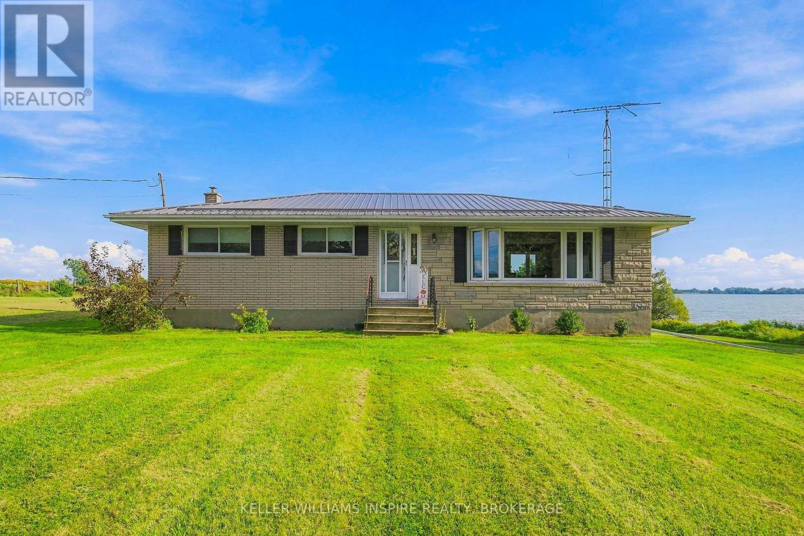 15 SOUTH SHORE ROAD, Frontenac Islands (Wolfe Island)