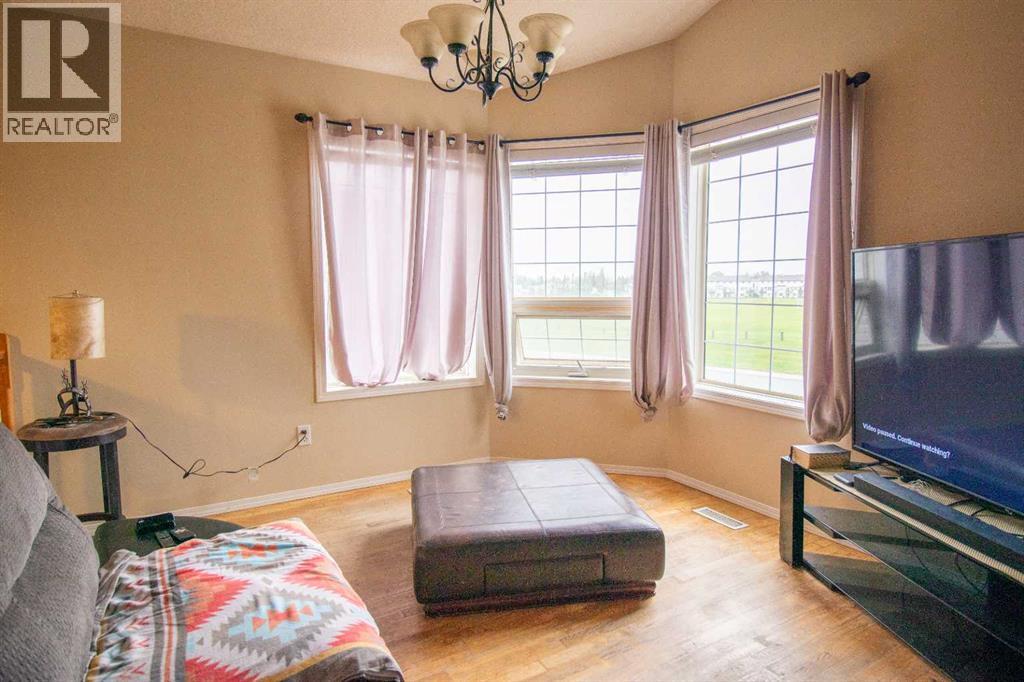 818 Red Crow Boulevard W - 6
