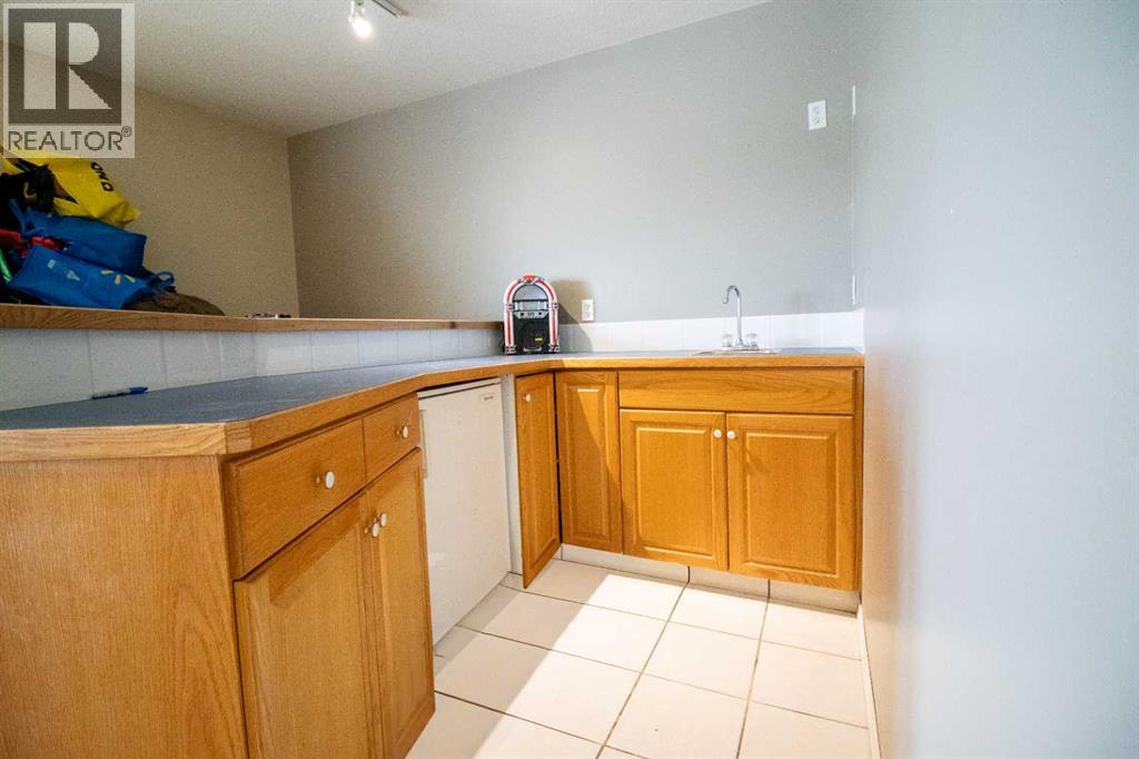 818 Red Crow Boulevard W - 29