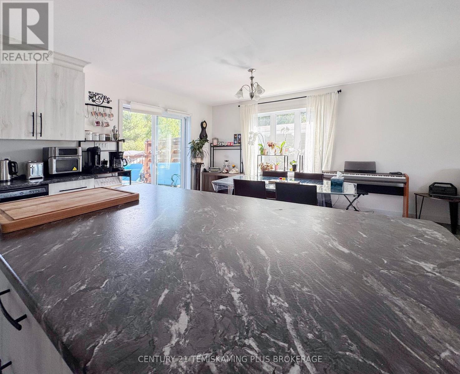 94 HILLVIEW STREET - 12