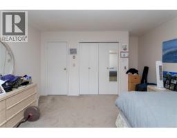 Bathroom - B 3876 Finnerty Rd, Saanich, BC V8N4A2 Photo 11
