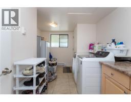 Living room - B 3876 Finnerty Rd, Saanich, BC V8N4A2 Photo 17