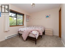 Kitchen - B 3876 Finnerty Rd, Saanich, BC V8N4A2 Photo 15