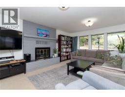 Patio - B 3876 Finnerty Rd, Saanich, BC V8N4A2 Photo 8