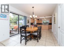 Primary Bedroom - B 3876 Finnerty Rd, Saanich, BC V8N4A2 Photo 7