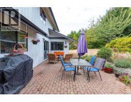 B 3876 Finnerty Rd, Saanich, BC V8N4A2 Photo 18