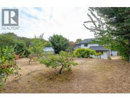 B 3876 Finnerty Rd, Saanich, BC V8N4A2 Photo 22