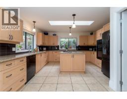Ensuite - B 3876 Finnerty Rd, Saanich, BC V8N4A2 Photo 6