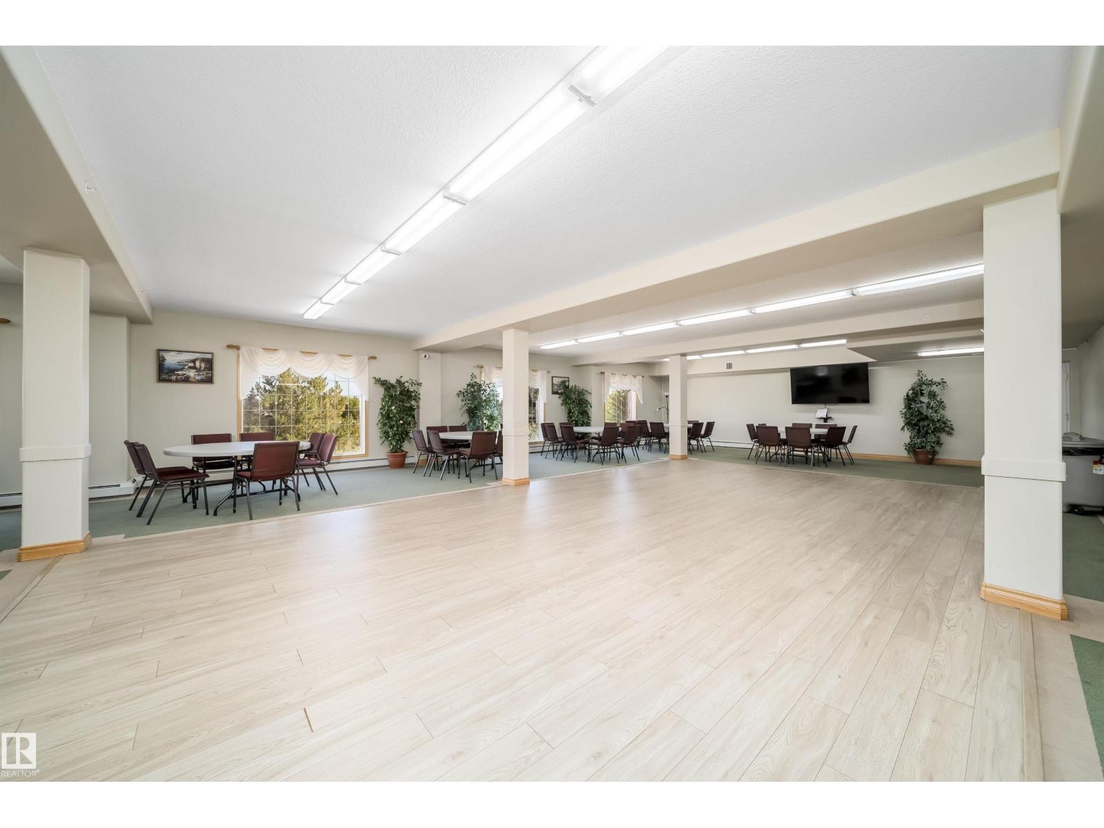 #208 11260 153 AV NW - 11
