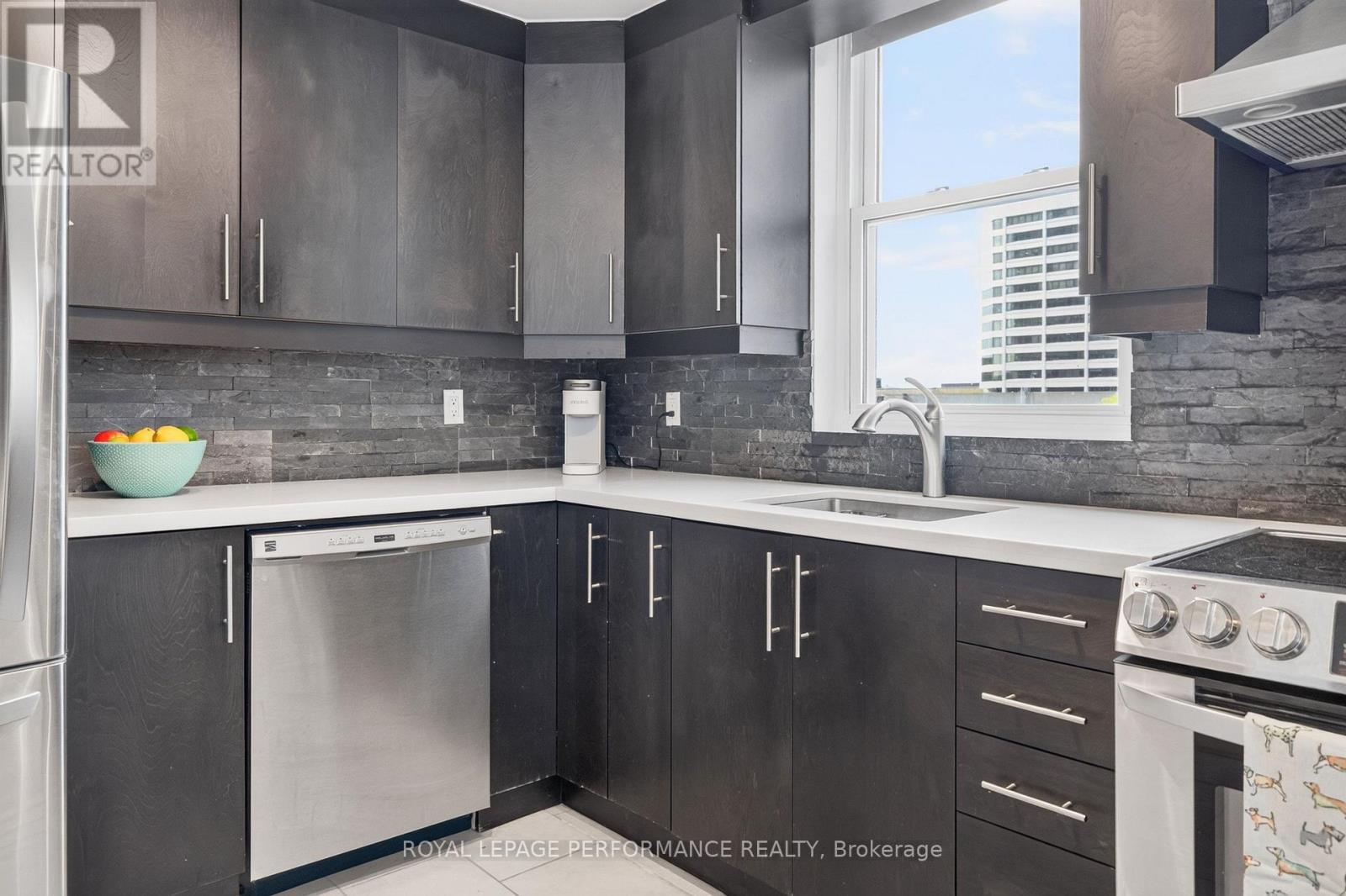 407 - 50 Burnside Avenue