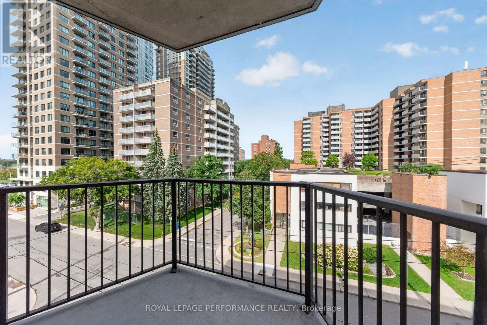 407 - 50 Burnside Avenue