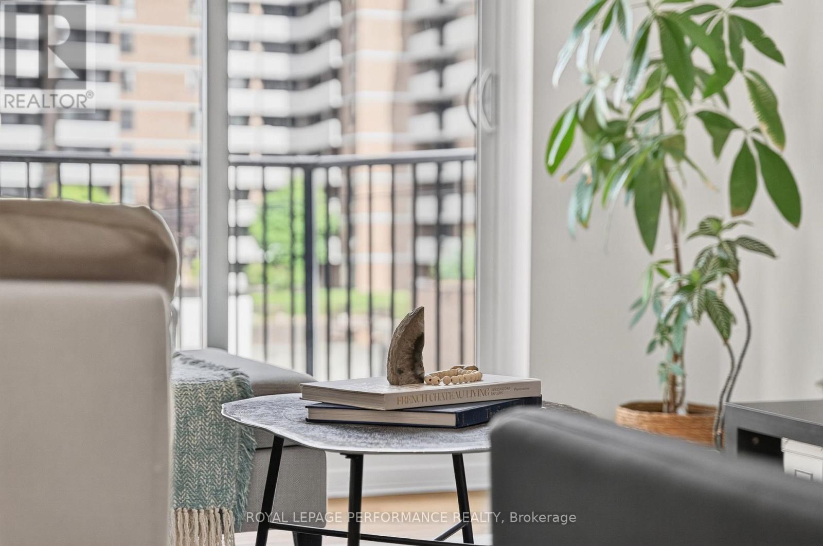 407 - 50 Burnside Avenue