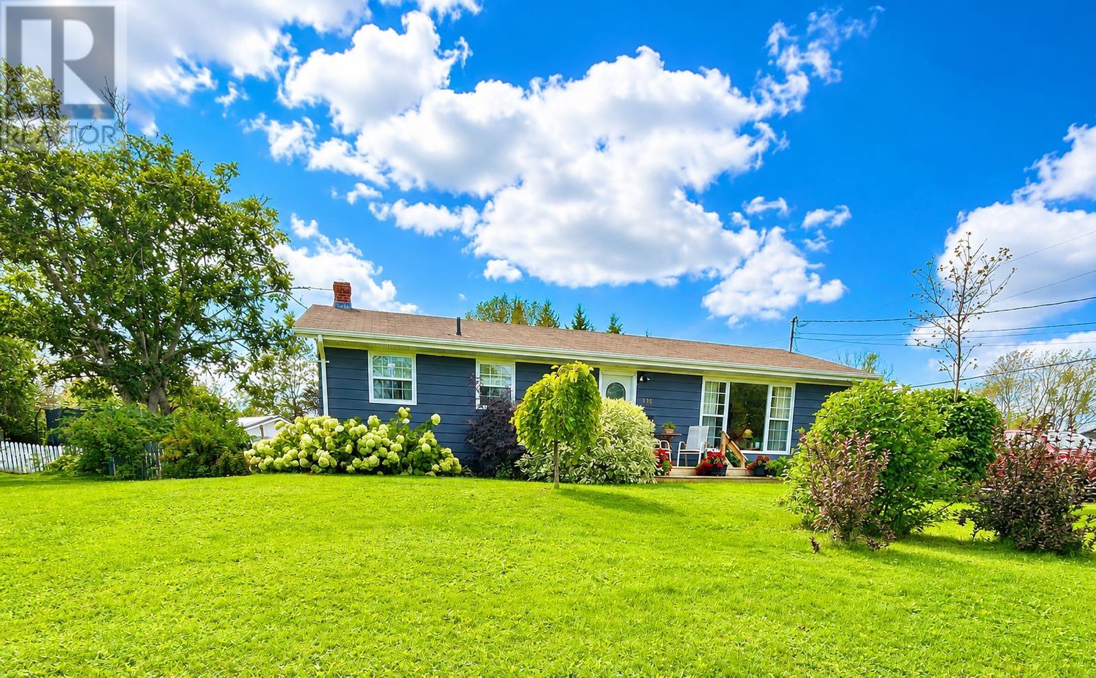 113 Maple Avenue, Charlottetown, Prince Edward Island, C1A6G4, Charlottetown, Prince Edward Island — photo 2 of 5