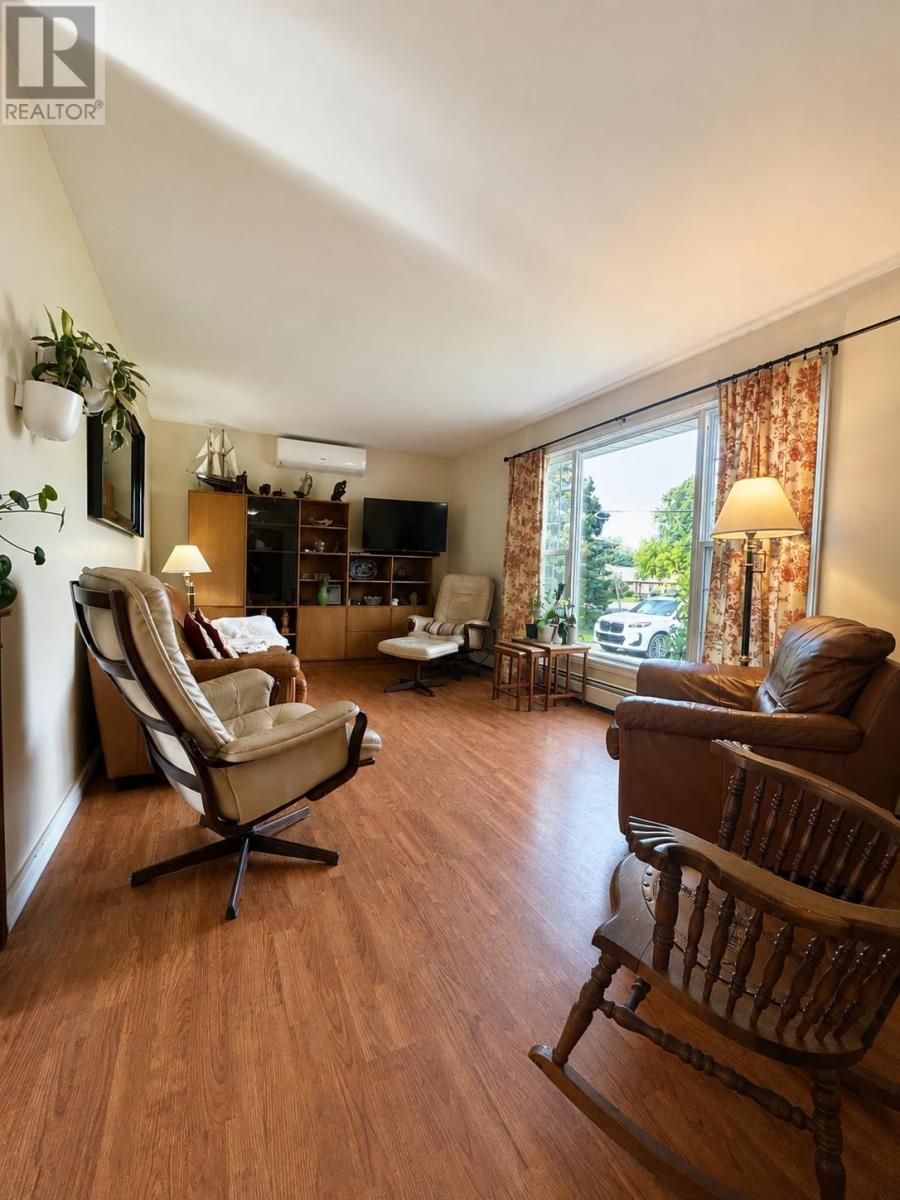 113 Maple Avenue, Charlottetown, Prince Edward Island, C1A6G4, Charlottetown, Prince Edward Island — photo 4 of 5