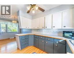 2pc Bathroom - 11 Winchester Crescent Sw, Calgary, AB T3C2T9 Photo 8