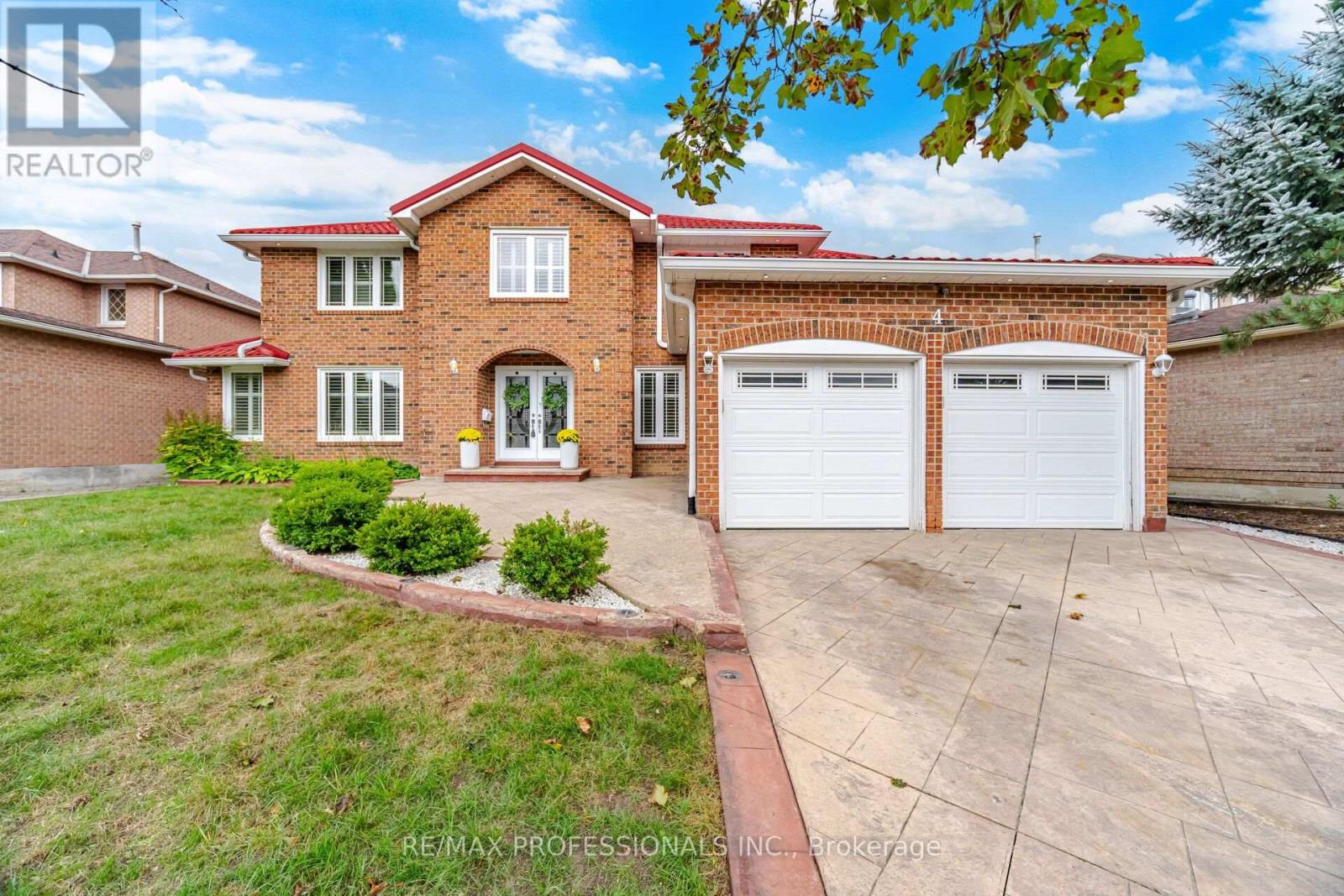 4 MCFADDEN DRIVE, Brampton (Heart Lake East)