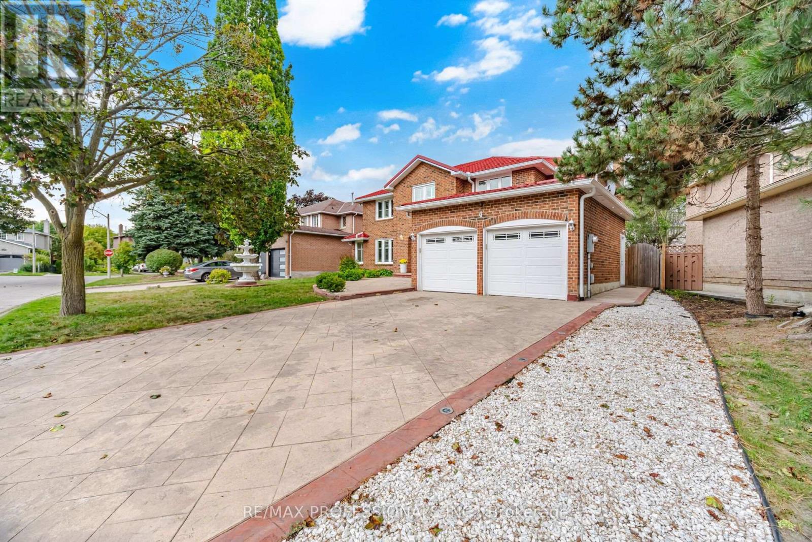 4 MCFADDEN DRIVE, Brampton (Heart Lake East) — photo 2