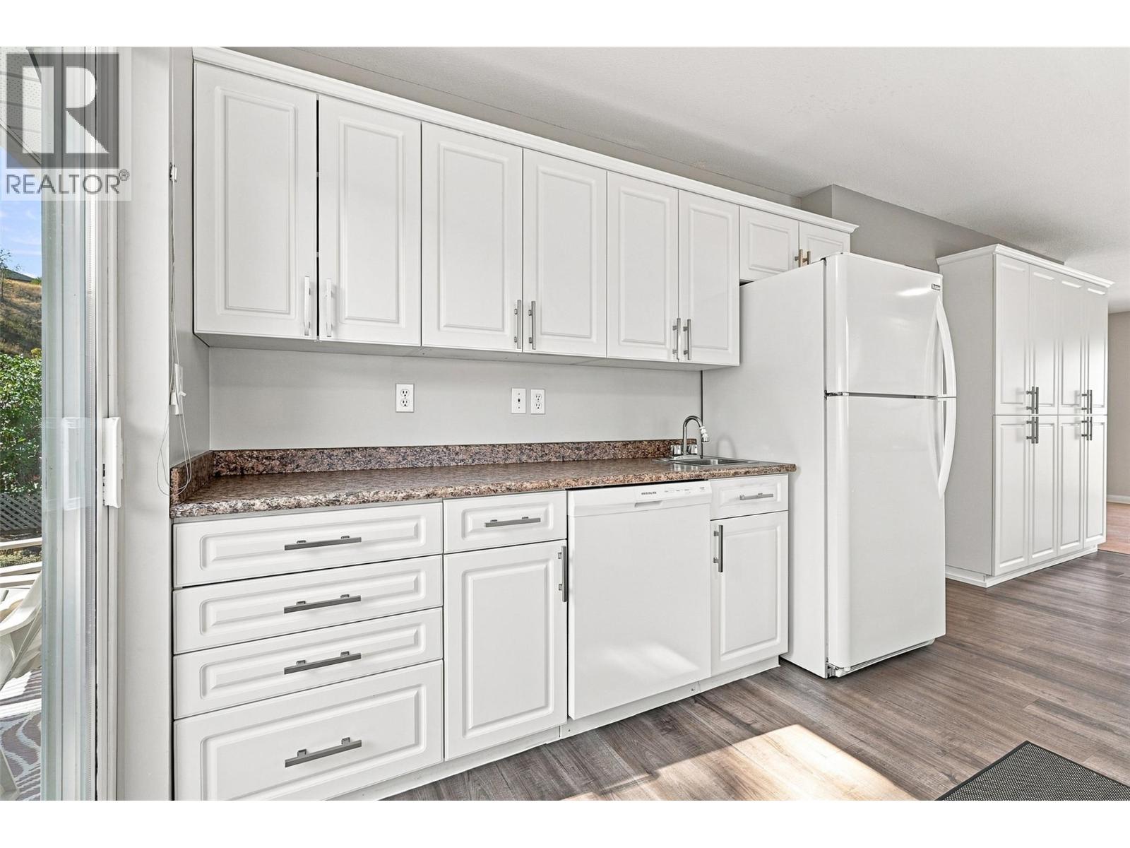913 GREYSTONE Crescent - 20