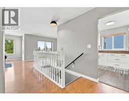 Foyer - 913 Greystone Crescent, Kamloops, BC V1S1K7 Photo 9