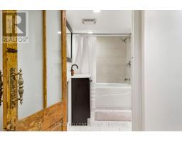 Kitchen - 24 Manning Avenue, Toronto, ON M6J2K4 Photo 15