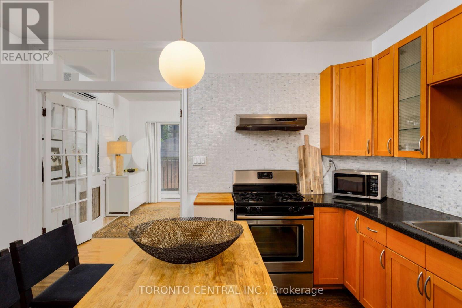 24 MANNING AVENUE - 11